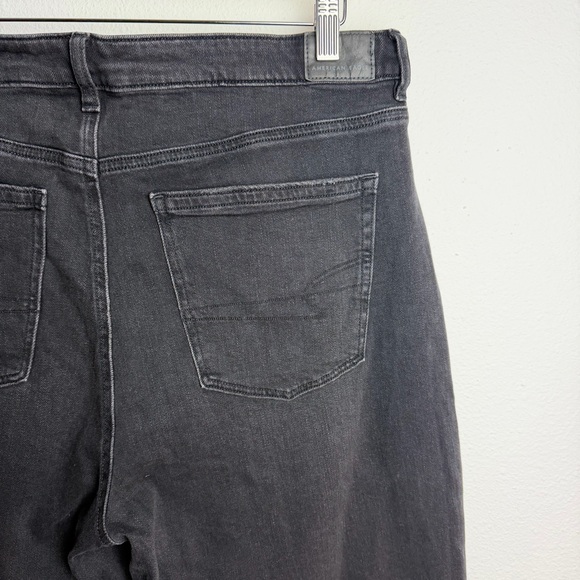American Eagle Strigid Mom Jeans Destroyed Black 14 NWT - Picture 7 of 14